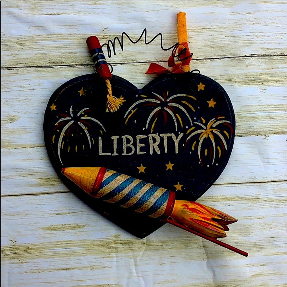 I’m looking for this 4th of July heart/firecracker - Picture 1 of 2